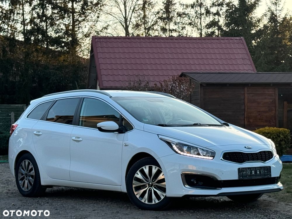 Kia Ceed 1.6 CRDi 136 ISG Platinum Edition - 4