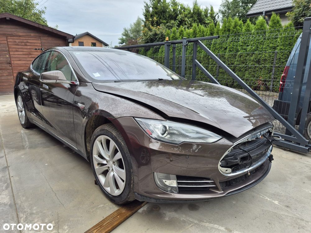 Tesla Model S Standard - 1