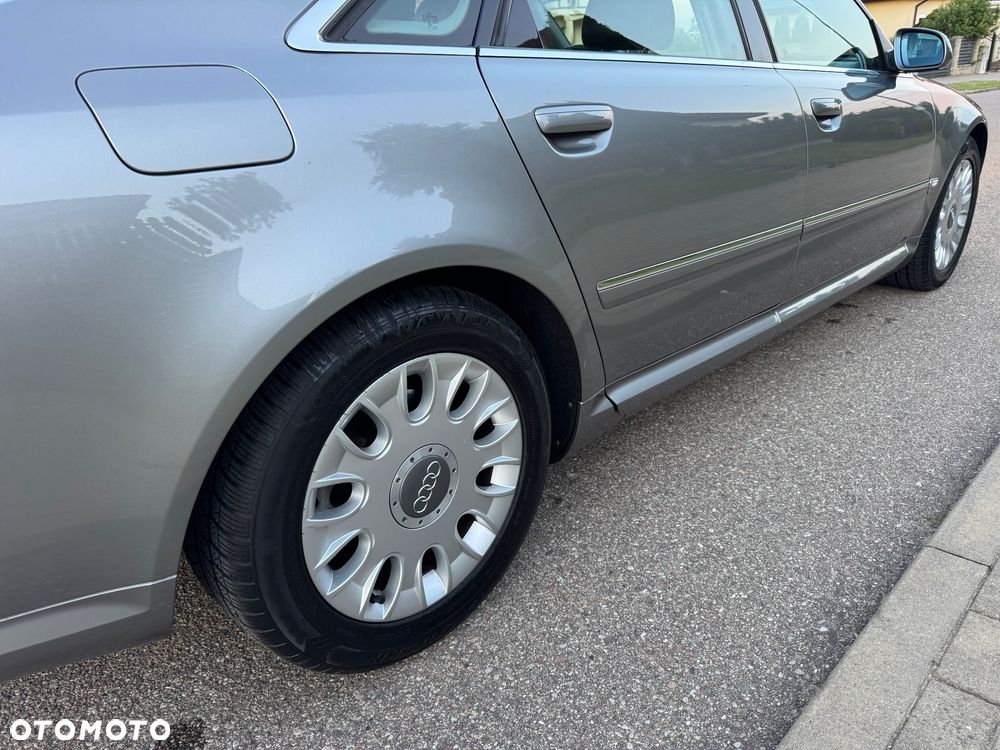 Audi A8 4.2 Quattro - 9
