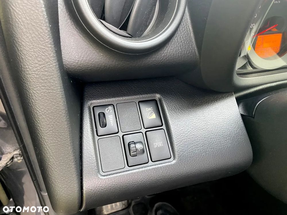 Toyota RAV4 2.2 D-CAT Premium - 25