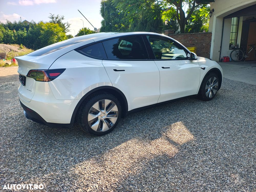 Tesla Model Y - 3
