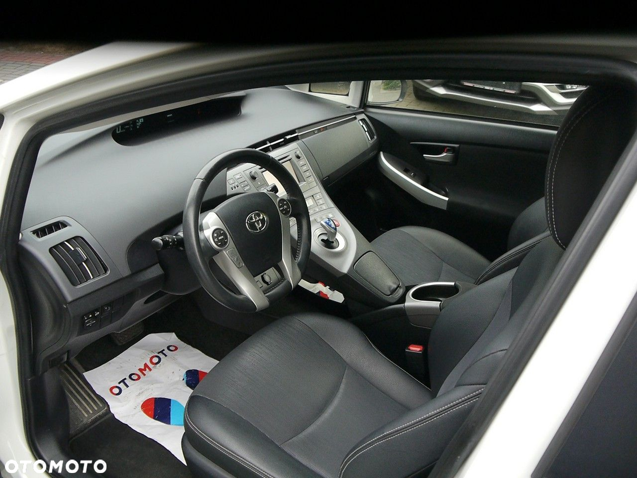Toyota Prius (Hybrid) Comfort - 24