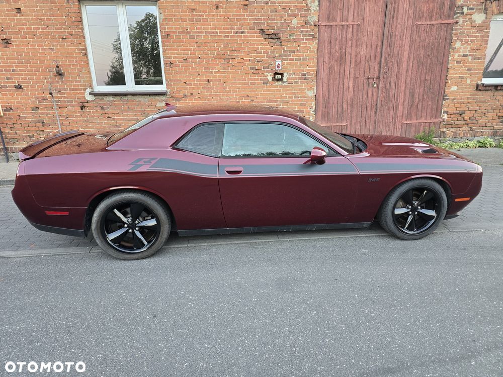 Dodge Challenger - 11