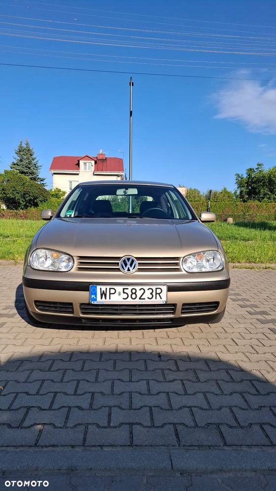 Volkswagen Golf - 1