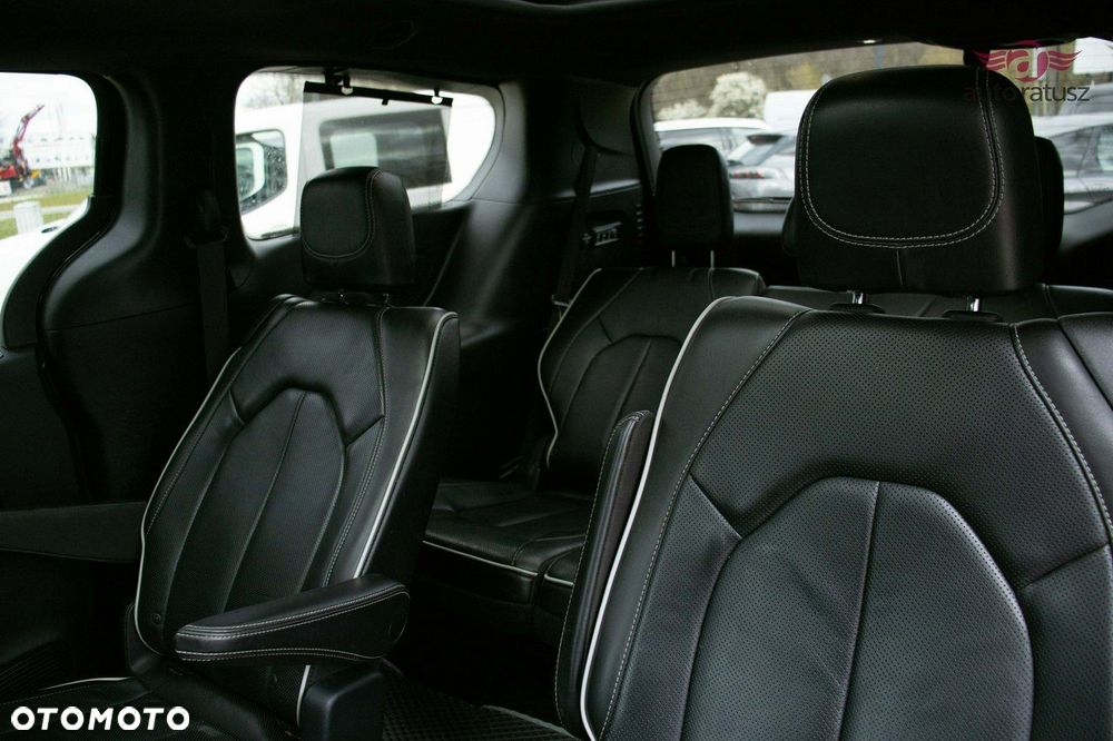 Chrysler Pacifica - 38