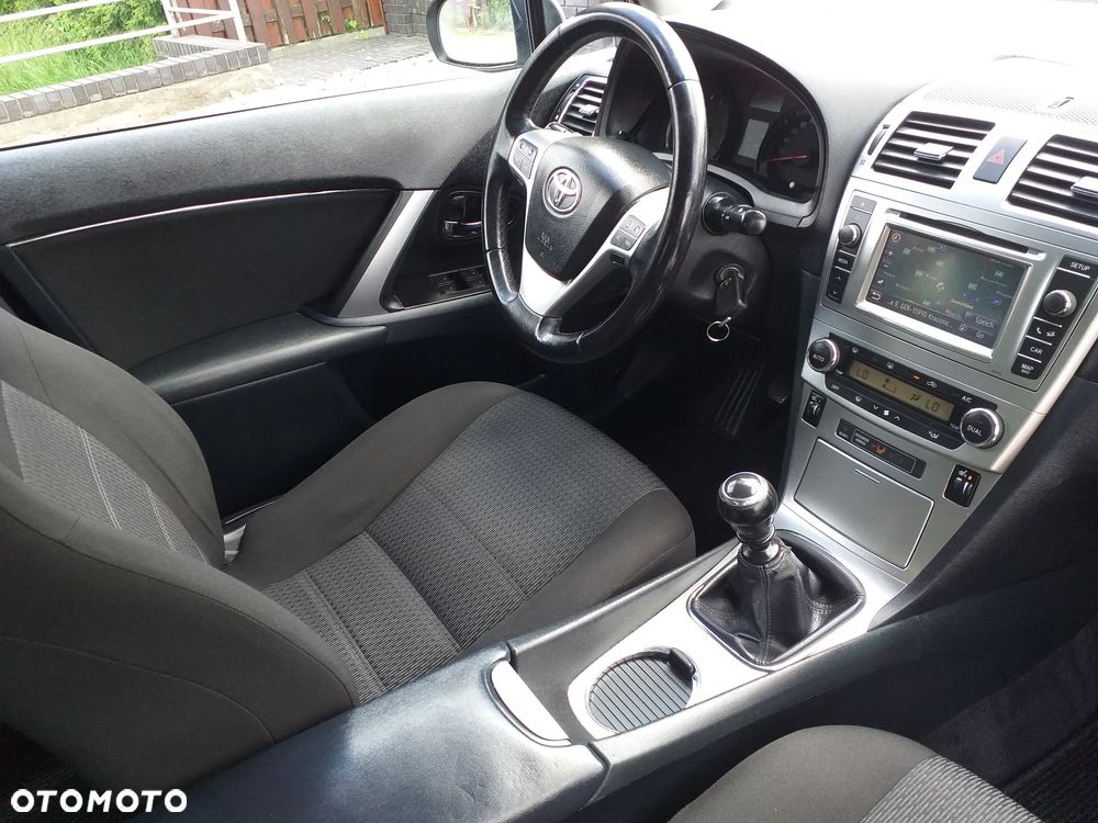 Toyota Avensis 1.8 Sol plus NAVI - 17