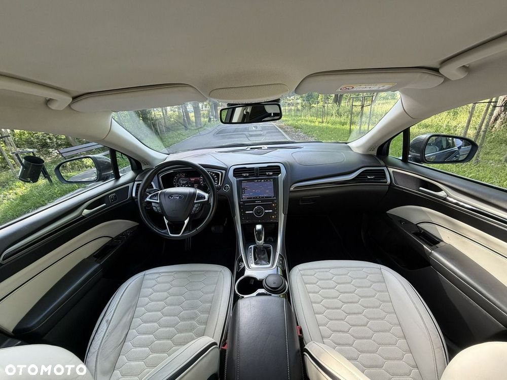 Ford Mondeo - 32