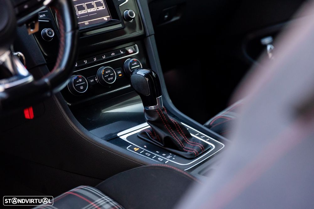 VW Golf GTI Performance BlueMotion DSG - 23