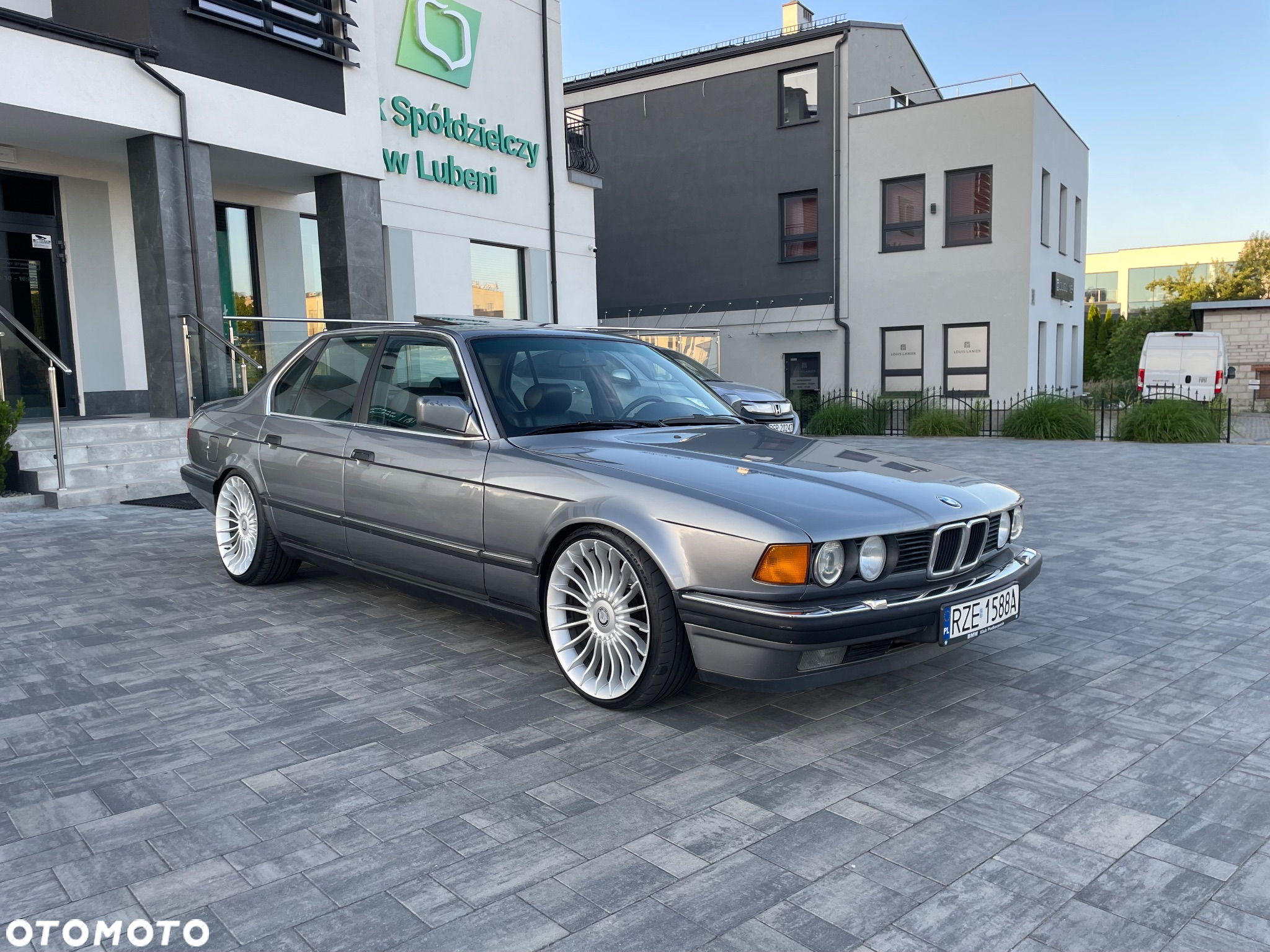 BMW Seria 7 - 16