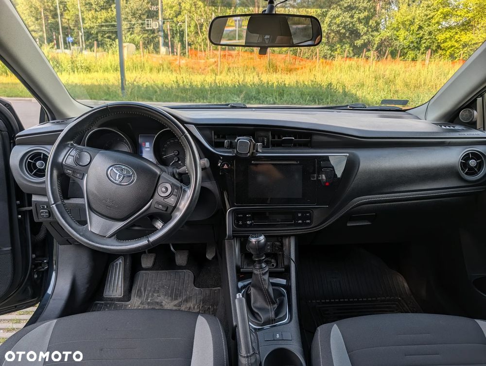 Toyota Auris 1.6 Premium - 6