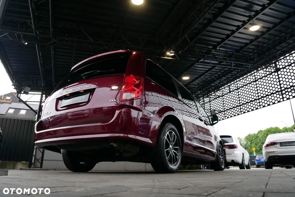 Dodge Grand Caravan - 35