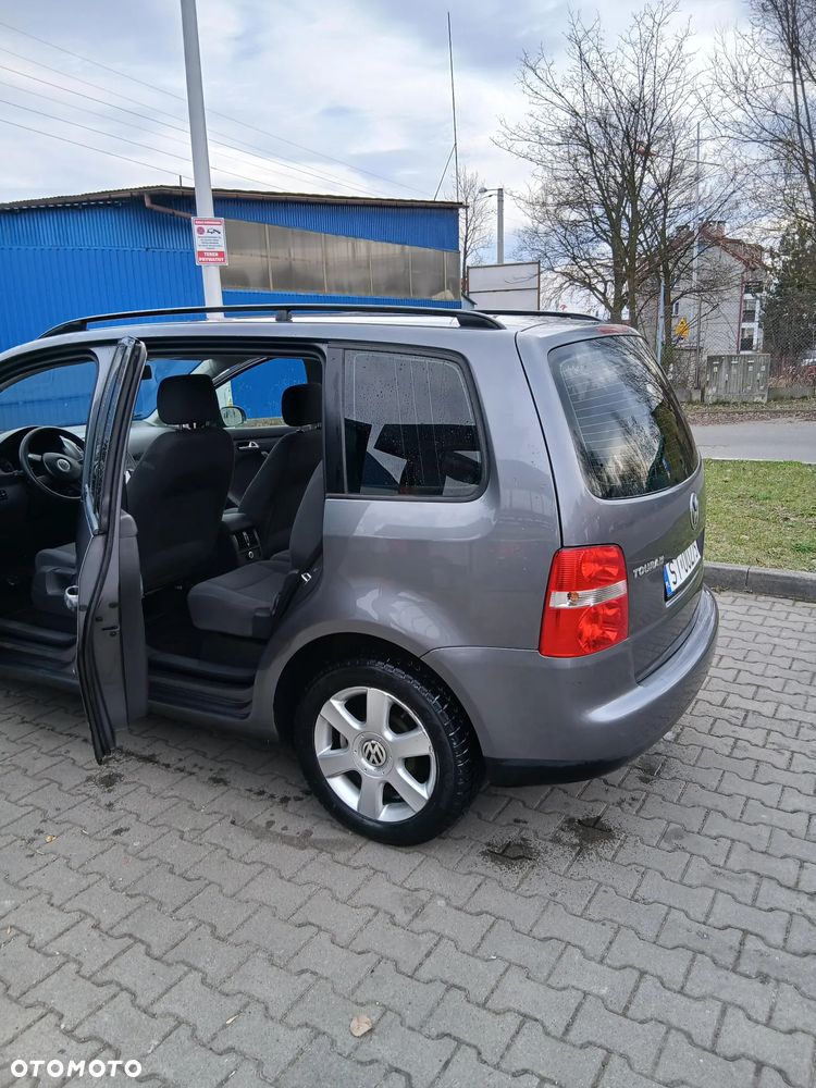 Volkswagen Touran 1.6 Conceptline - 20