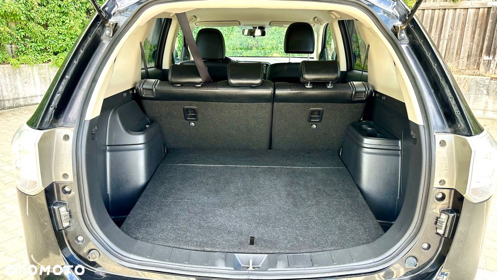 Mitsubishi Outlander 2.0 4WD Top - 12