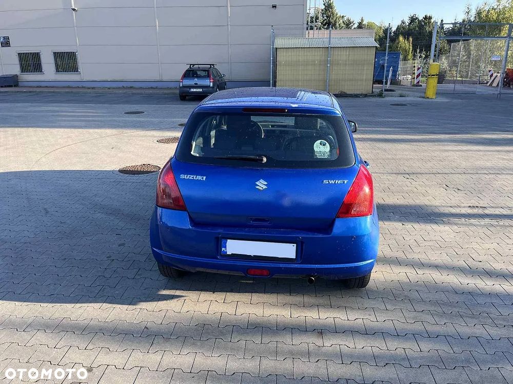 Suzuki Swift 1.3 Club - 4