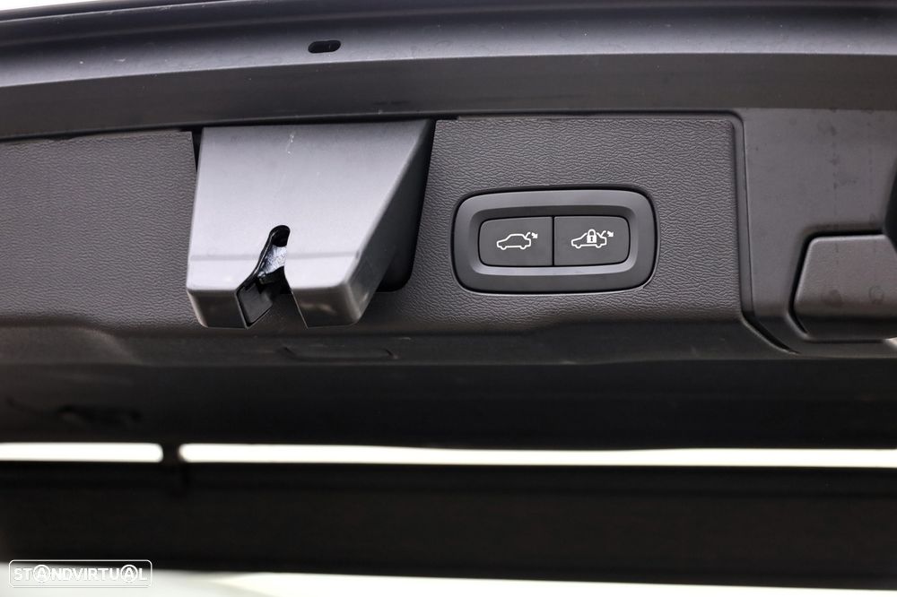 Volvo XC 60 2.0 T6 PHEV Core AWD - 6