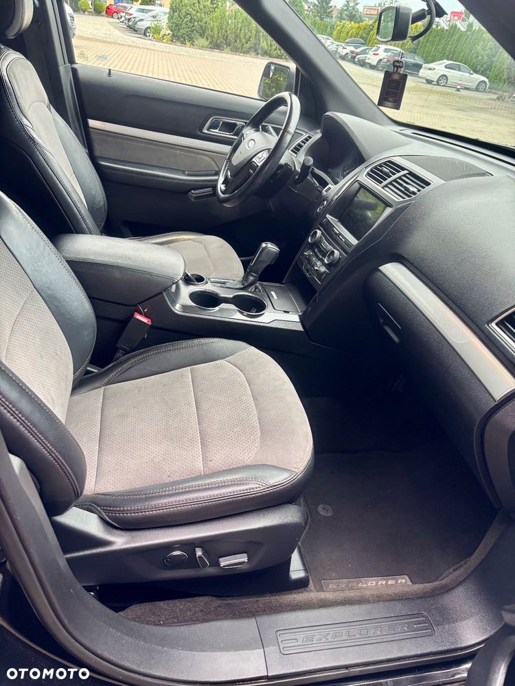 Ford Explorer - 28