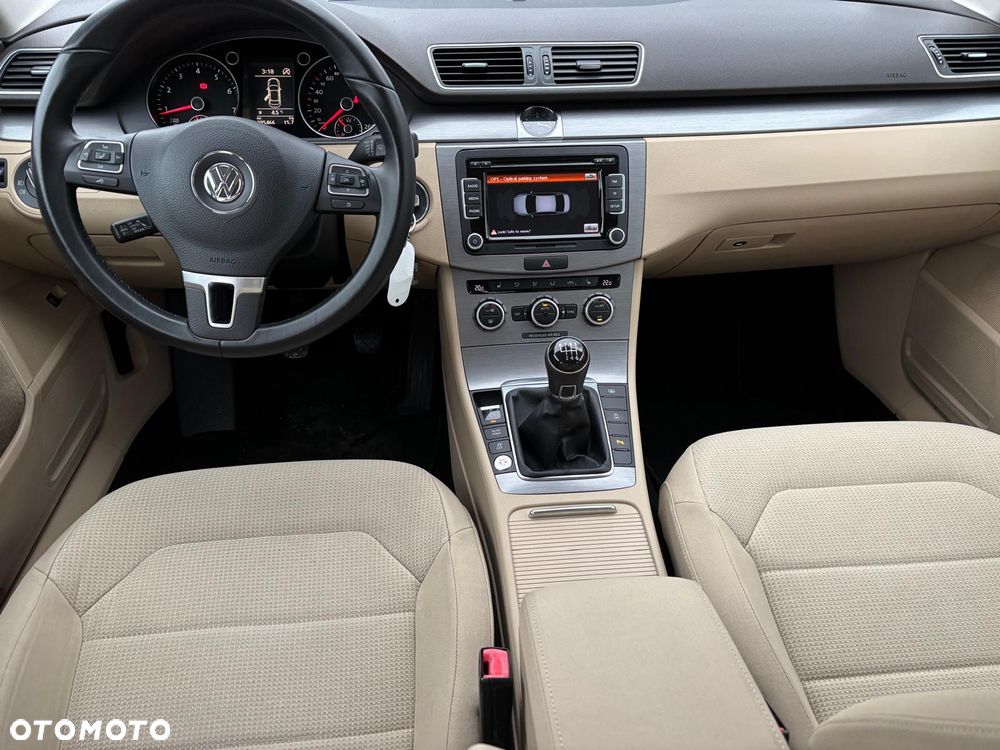 Volkswagen Passat 1.4 TSI BMT Perfectline R-Style - 7