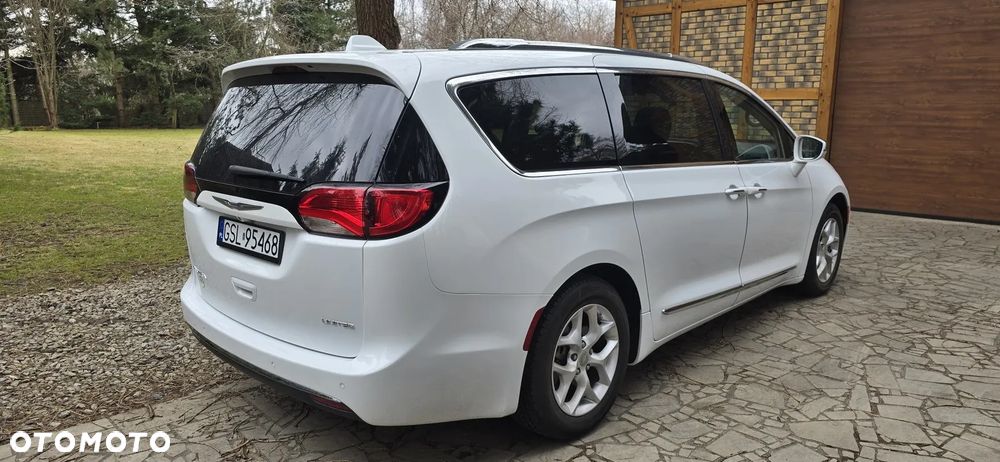 Chrysler Pacifica - 12
