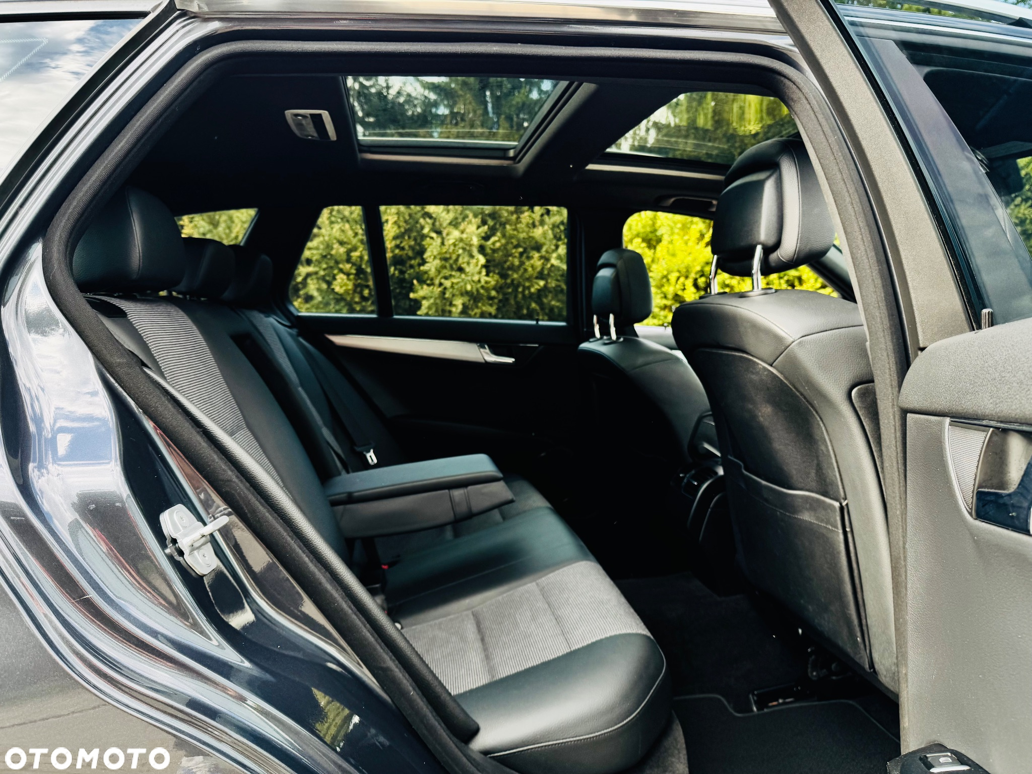 Mercedes-Benz Klasa C 220 (BlueTEC) d T 7G-TRONIC AMG Line - 16