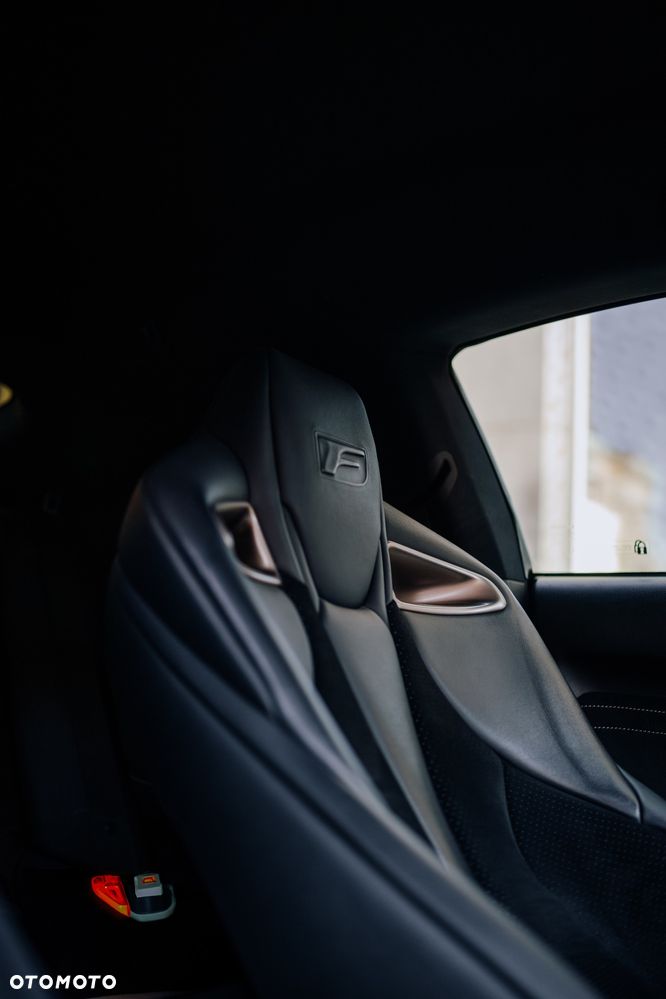 Lexus RC F Carbon - 6
