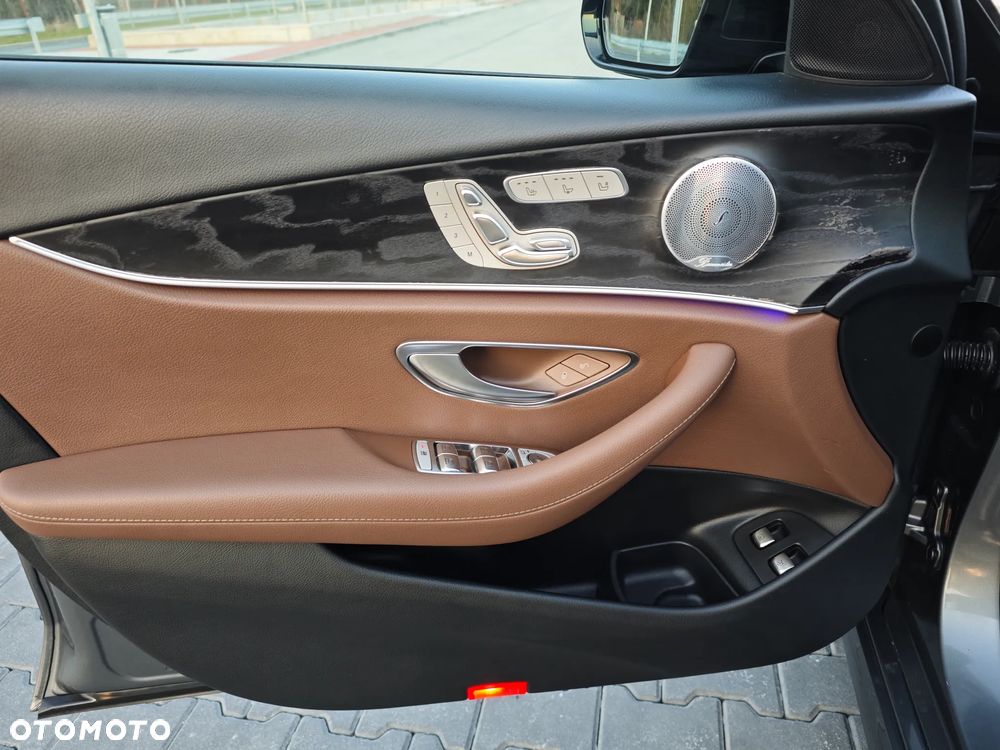 Mercedes-Benz Klasa E 400 d 4Matic T 9G-TRONIC AMG Line - 17
