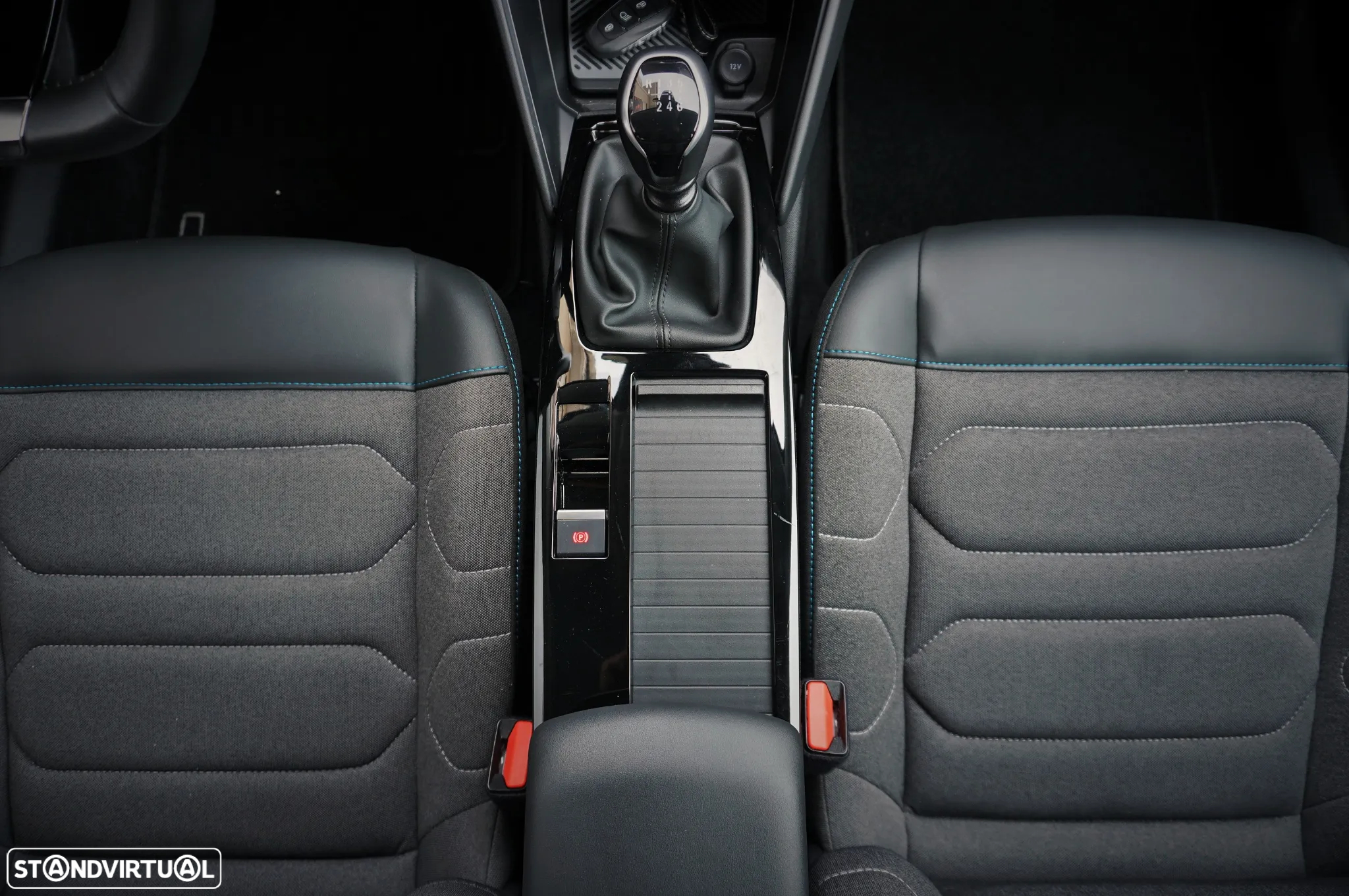 Citroën C4 PureTech 130 Stop&Start SHINE - 37