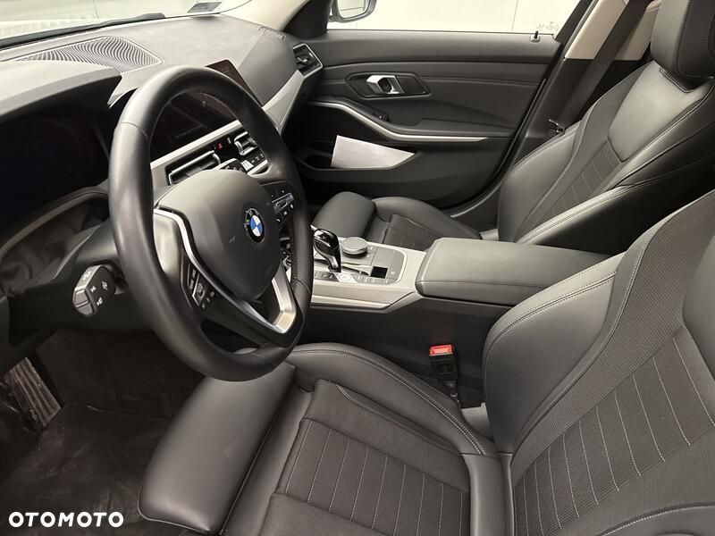 BMW Seria 3 318i - 12