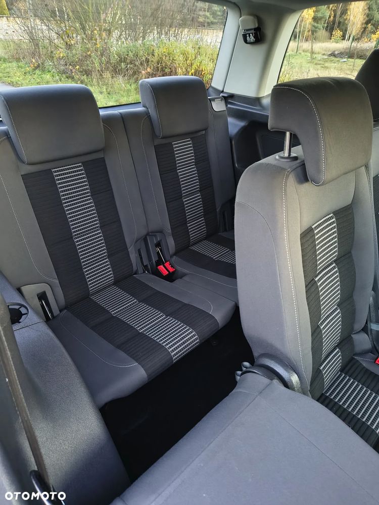 Volkswagen Touran - 19