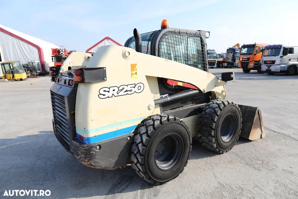 Case SR 250 Loader - 5