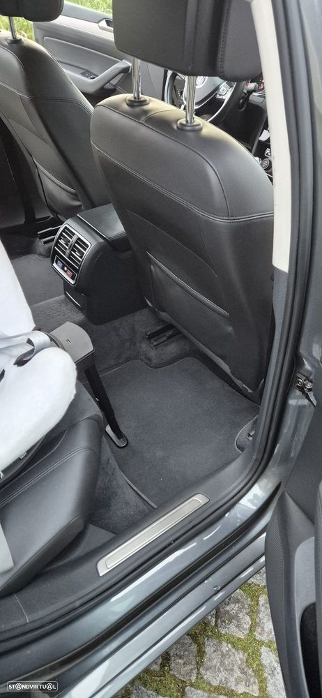 VW Passat Variant 2.0 TDi Highline - 16