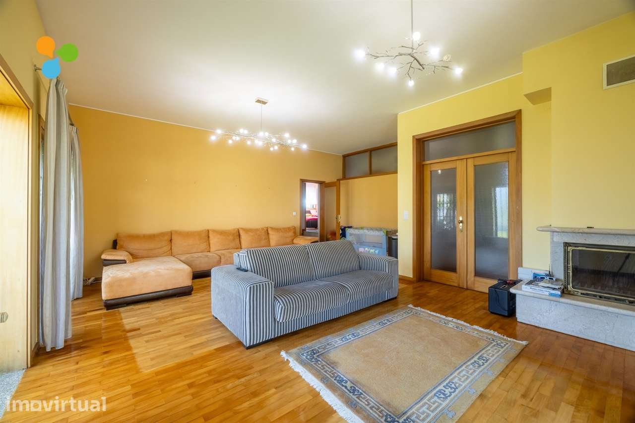 Moradia T6 | 512 m² | Jardim | Garagem | Elevado potencial de investim - Grande imagem: 4/50