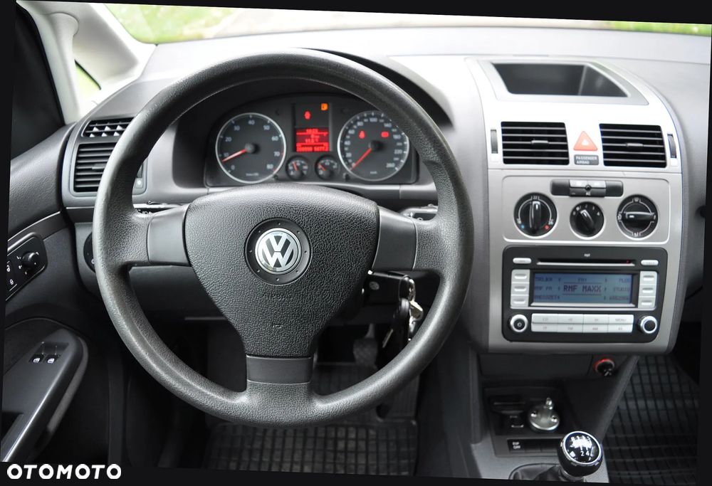 Volkswagen Touran 1.6 Conceptline - 19