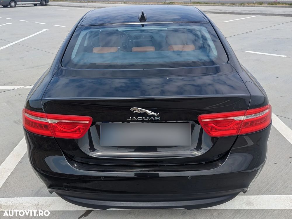 Jaguar XE 2.0 Prestige - 6