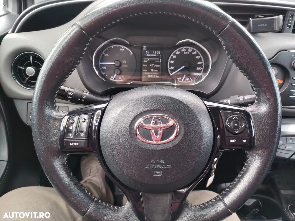 Toyota Yaris 1.5 VVT-i HSD Active - 11
