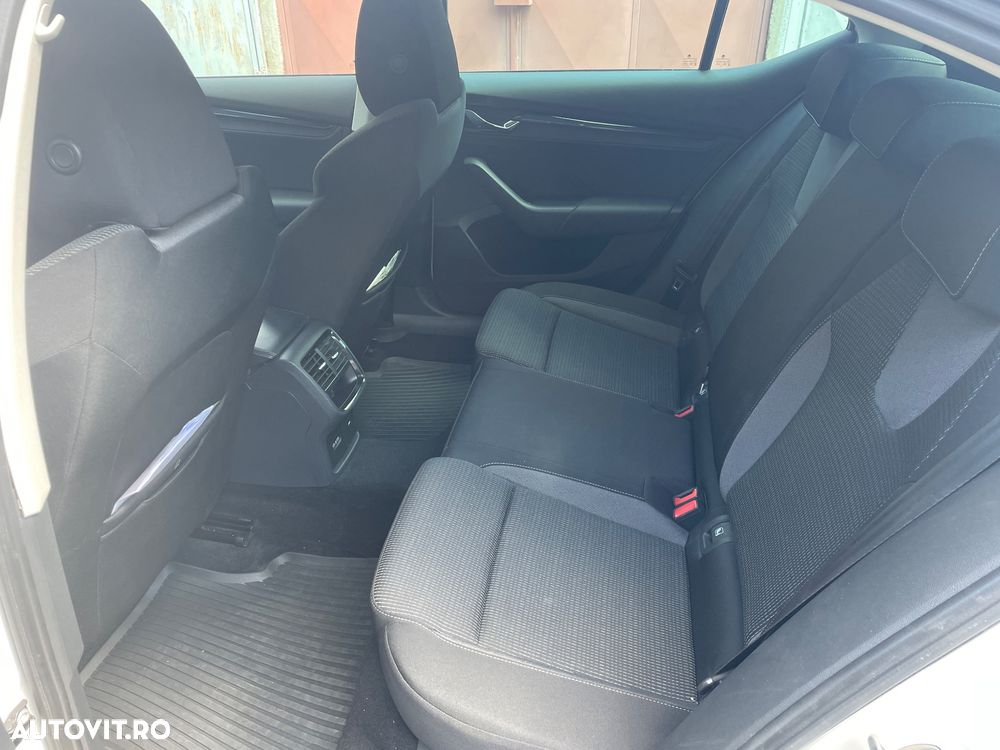 Skoda Octavia 2.0 TDI DSG Ambition - 10