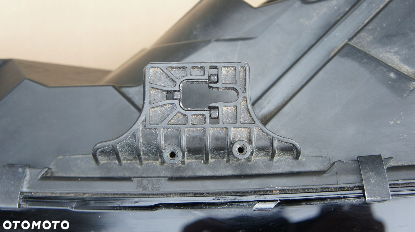 PRZEDNIA LEWA LAMPA AUDI A4 B9 BI-XENON 8W0 - 3