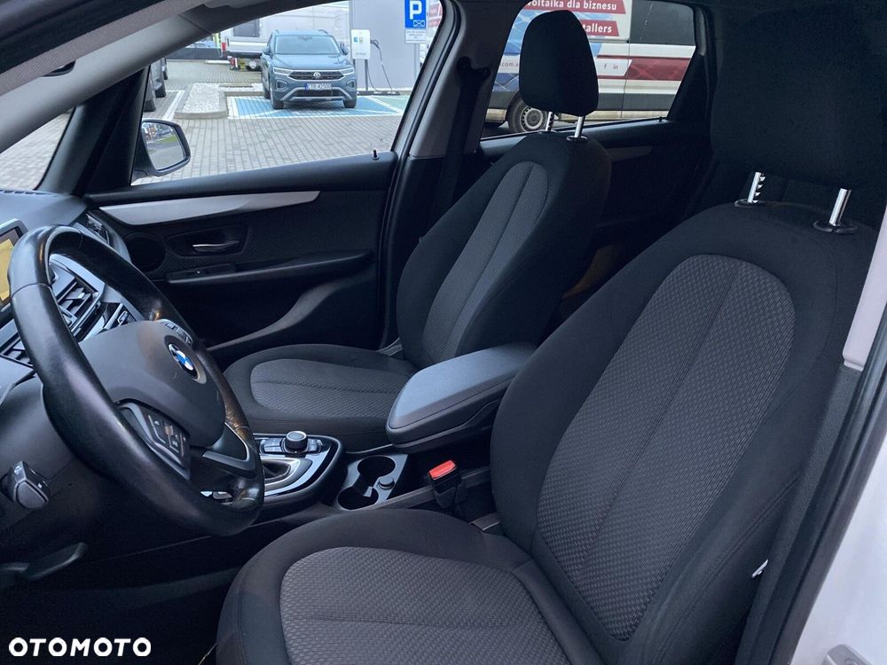 BMW Seria 2 218i - 11