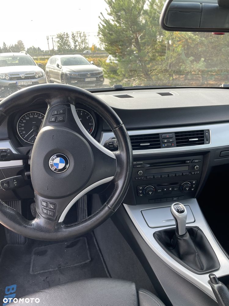 BMW Seria 3 320i - 10