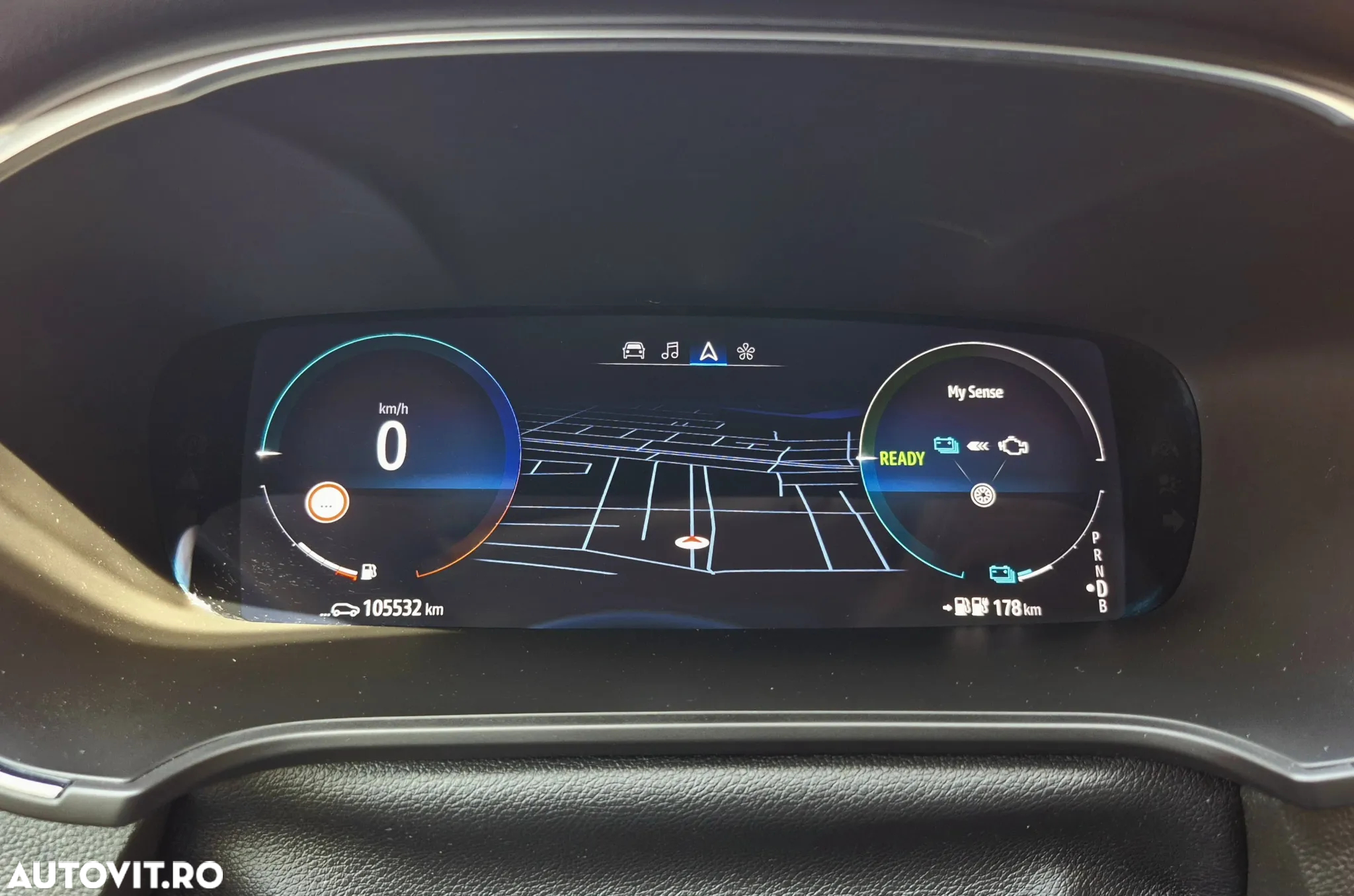 Renault Megane Grandtour E-TECH Plug-in 160 INTENS - 8