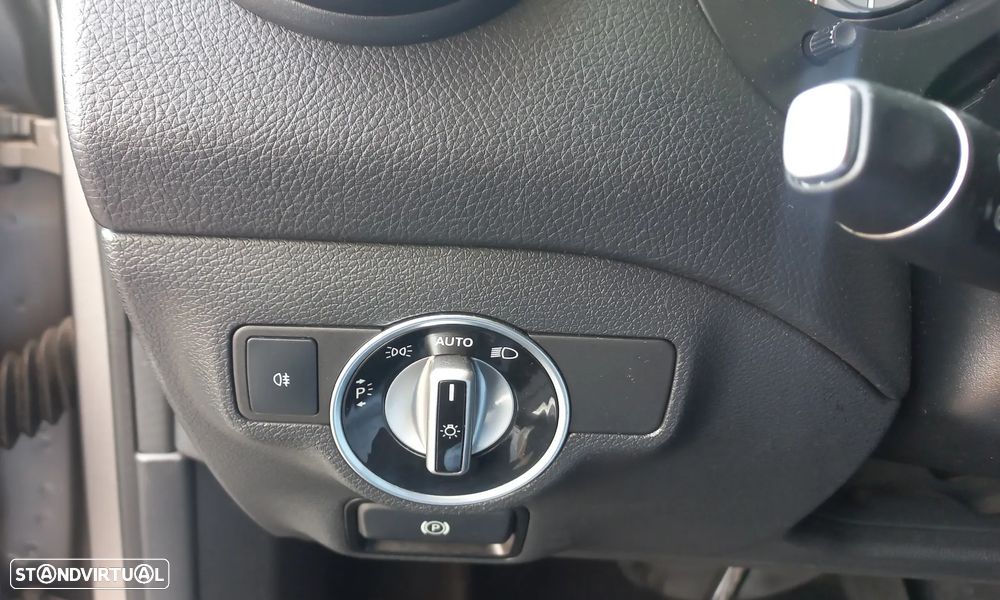 Mercedes-Benz CLA 200 d 7G-DCT Urban — fotografia 14