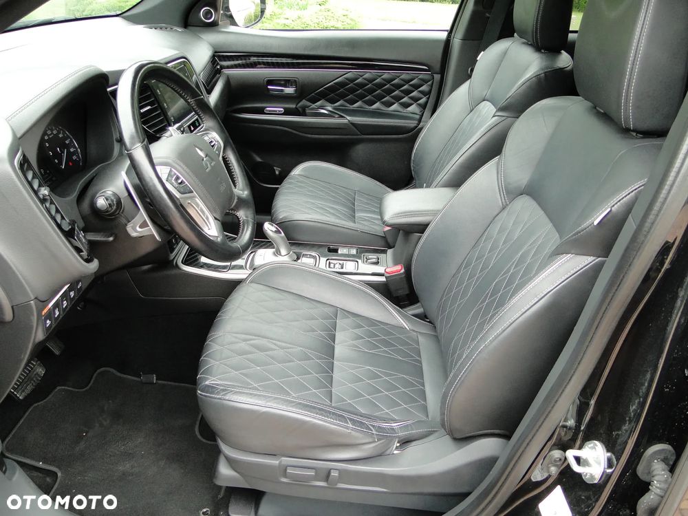 Mitsubishi Outlander Instyle + - 13