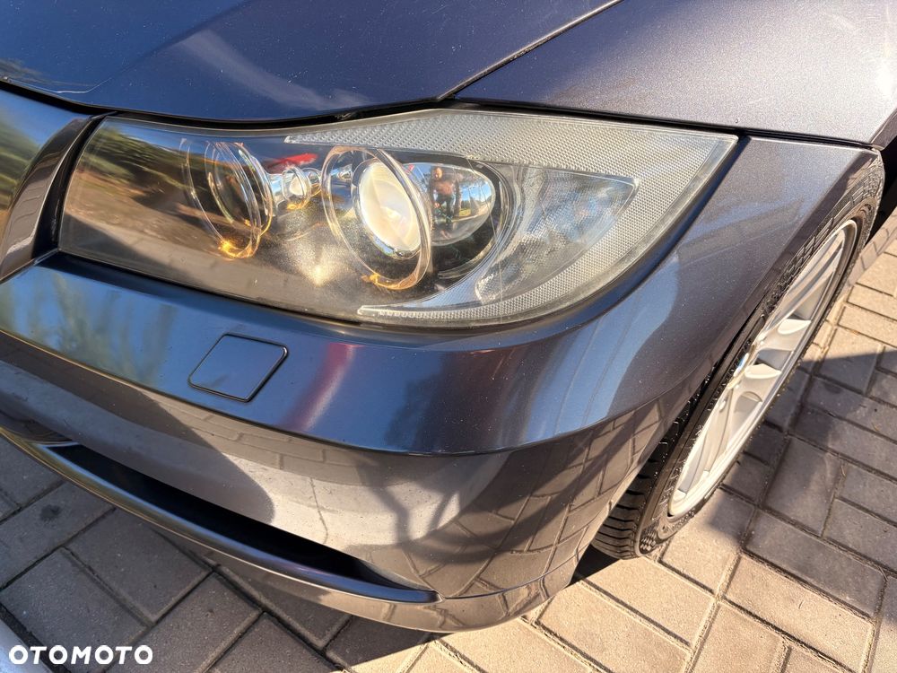 BMW Seria 3 318i Touring - 29