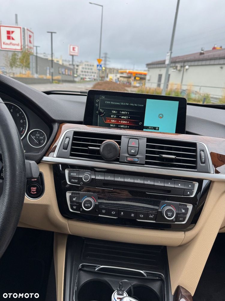 BMW Seria 3 320i xDrive - 16