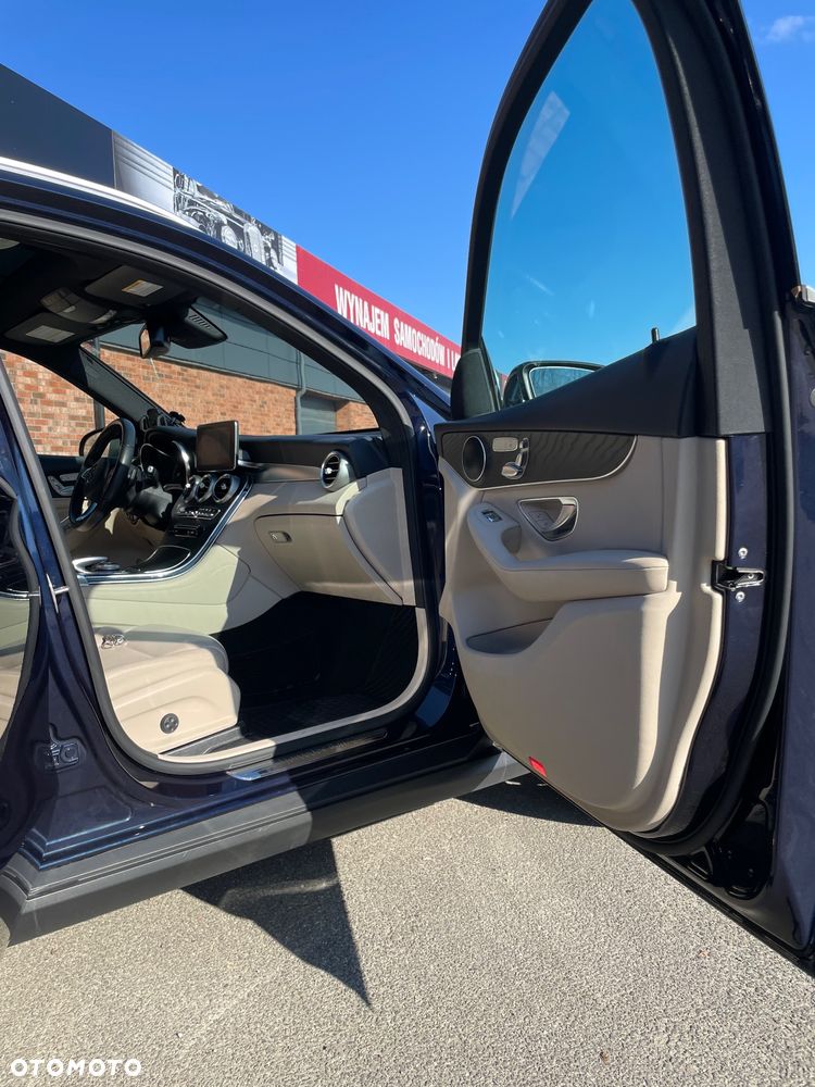 Mercedes-Benz GLC 300 4Matic 9G-TRONIC AMG Line - 11