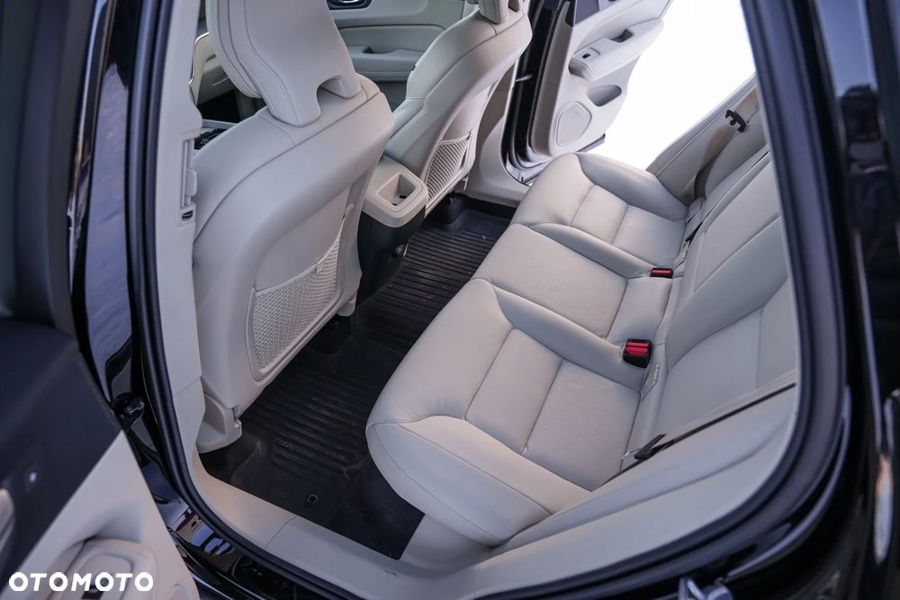 Volvo XC 60 B5 B AWD Ultimate Black Edition - 18