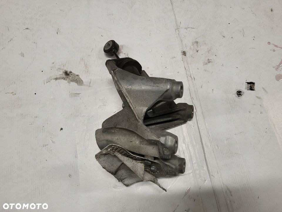 ŁAPA PODPORA SILNIKA AUDI Q7 3.0 TDI 4M0199307AF - 2