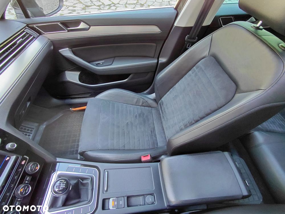 Volkswagen Passat 2.0 TDI (BlueMotion Technology) Highline - 30