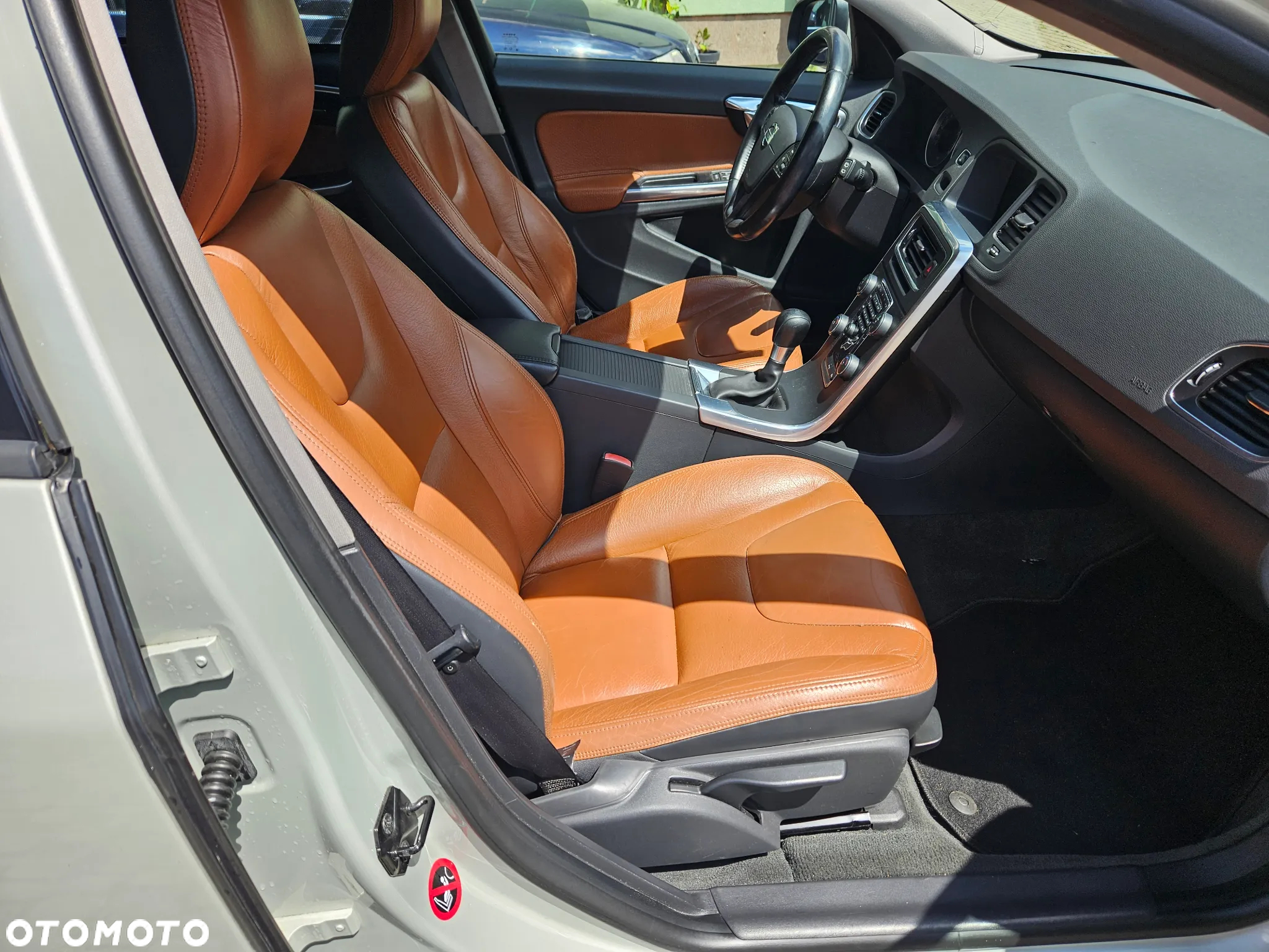 Volvo V60 D2 Momentum - 9