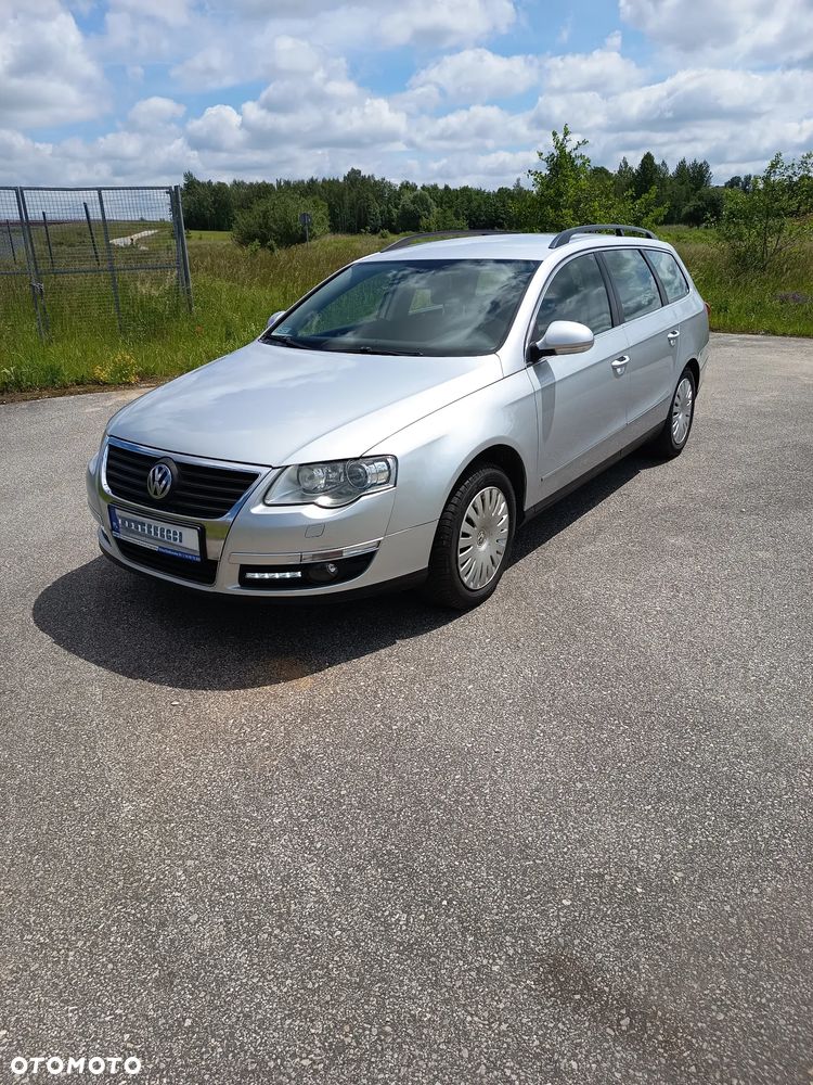 Volkswagen Passat - 1