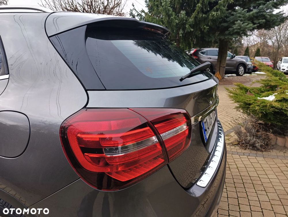 Mercedes-Benz GLA 200 Urban - 14